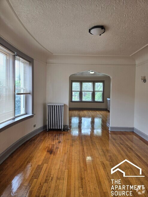 Building Photo - 834 N Massasoit Ave