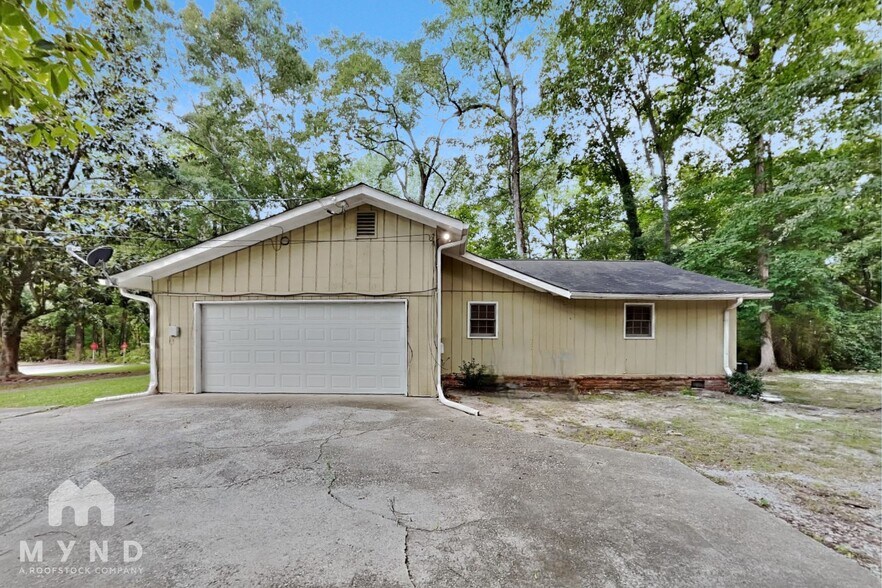 Building Photo - 3295 Redona Dr