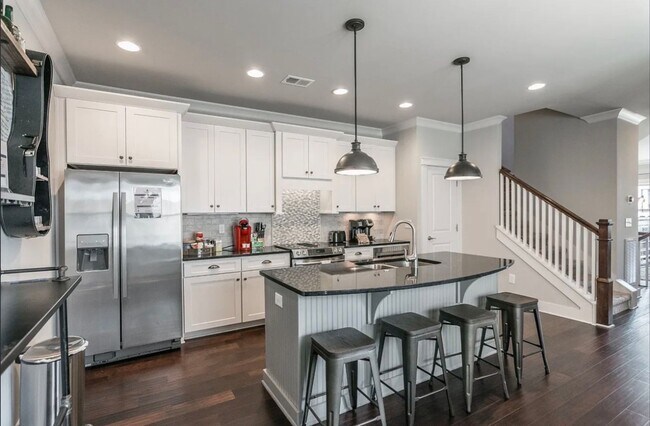 Building Photo - Belmont / Vanderbilt University Condo!!