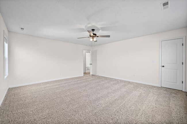 Building Photo - Pet Friendly Three Bedroom with Bonus!