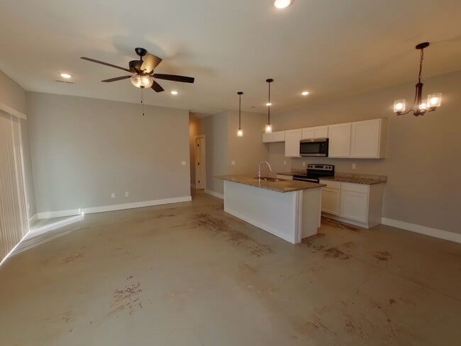 Building Photo - 1334 W Haskell St