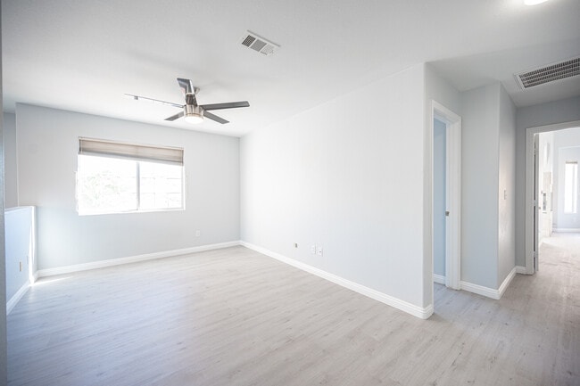 Building Photo - 8420 Bay Crest Dr