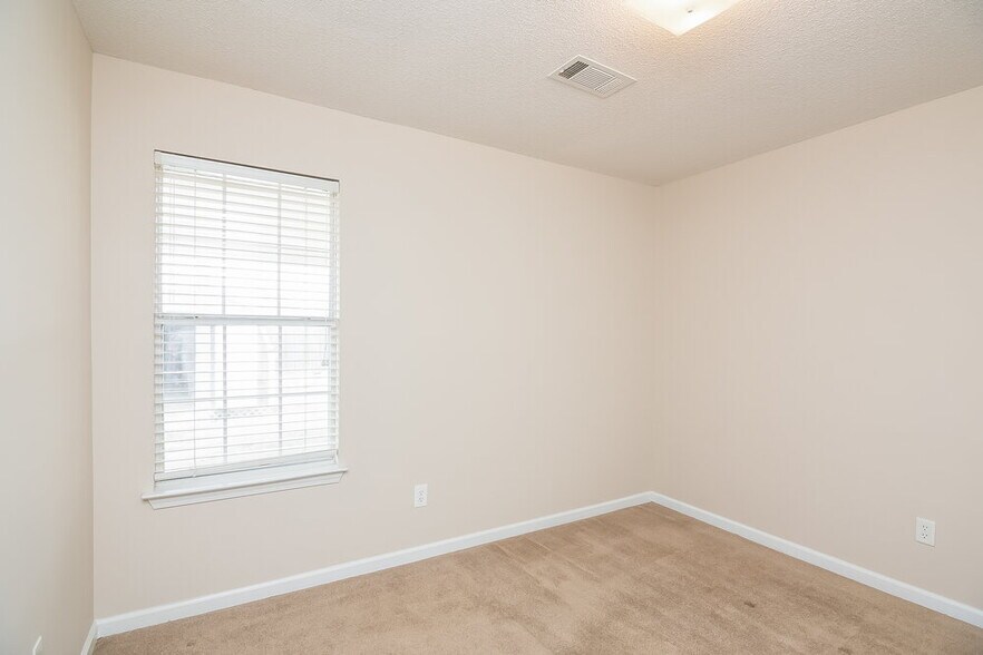 Building Photo - 75 Oakridge Cove