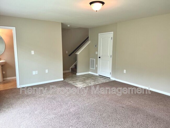 Building Photo - 1413 Regents Ln