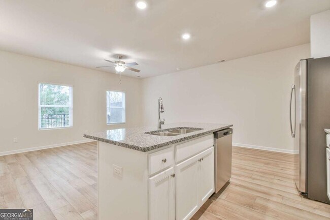 Building Photo - 4541 Bishops Ln