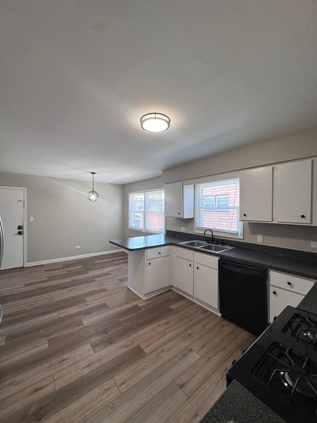 Building Photo - 43 W Ann St