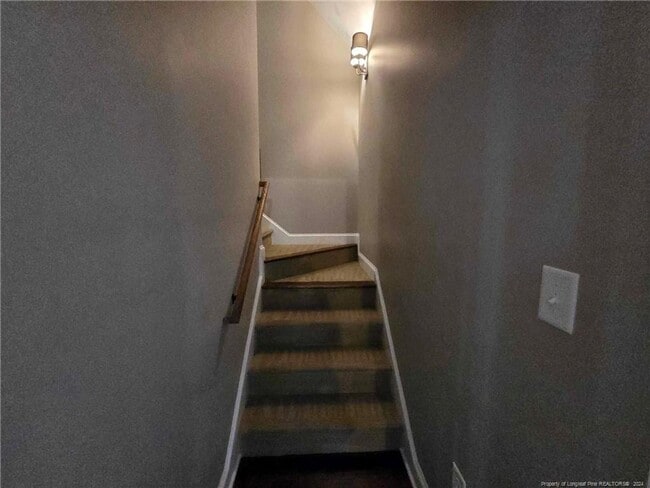 Building Photo - Rental in gated Gates Four!