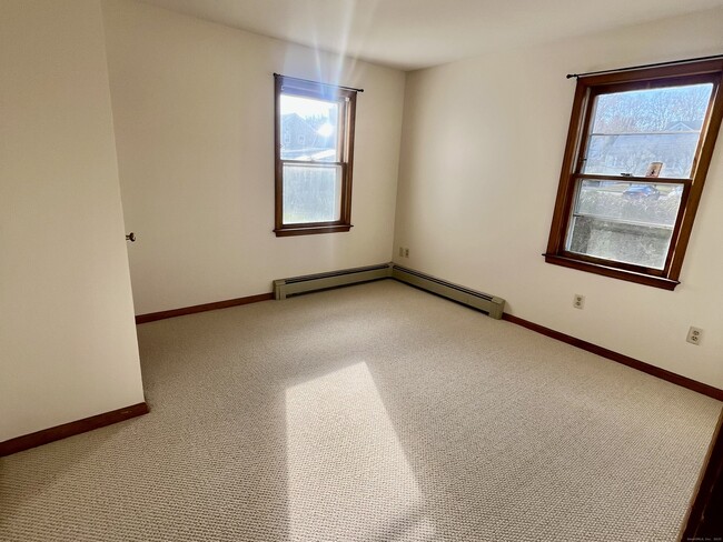 Building Photo - 650 S Pine Creek Rd