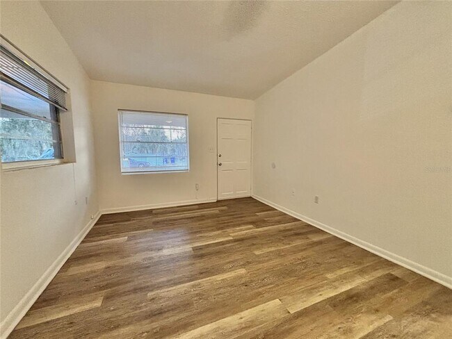 Building Photo - 819 W Portage St