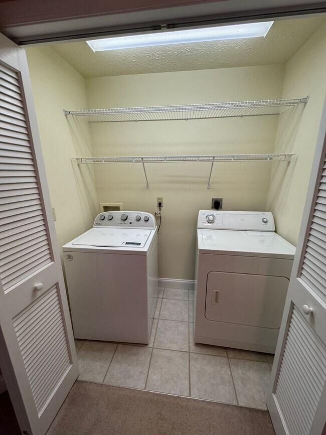 Building Photo - 2 Bed 2 full and 2 1/2 Bath- Imperial PA