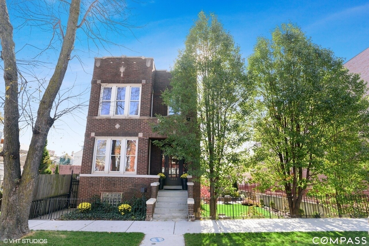 Building Photo - 1823 W 22nd Plz