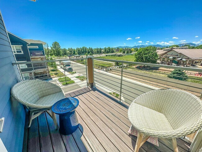 Building Photo - Beautiful "Like New" Large 2Bd 2Ba condo W/ amazing views of the flatirons!