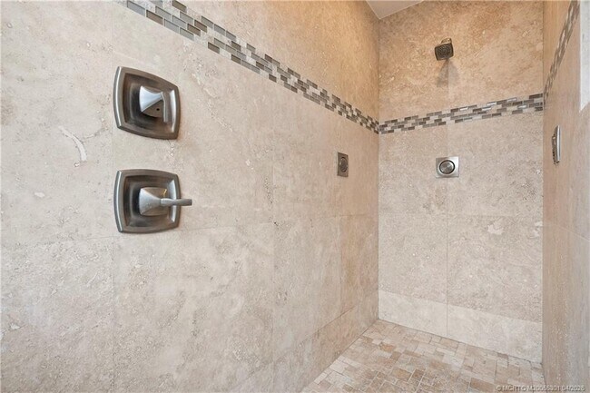 Building Photo - 2736 SW Butterfly Ln