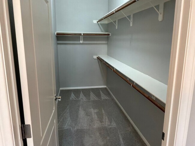 Building Photo - Condo 2 bedroom 2 bathroom Gated Entrance