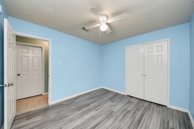 Building Photo - 20919 New Leaf Ct