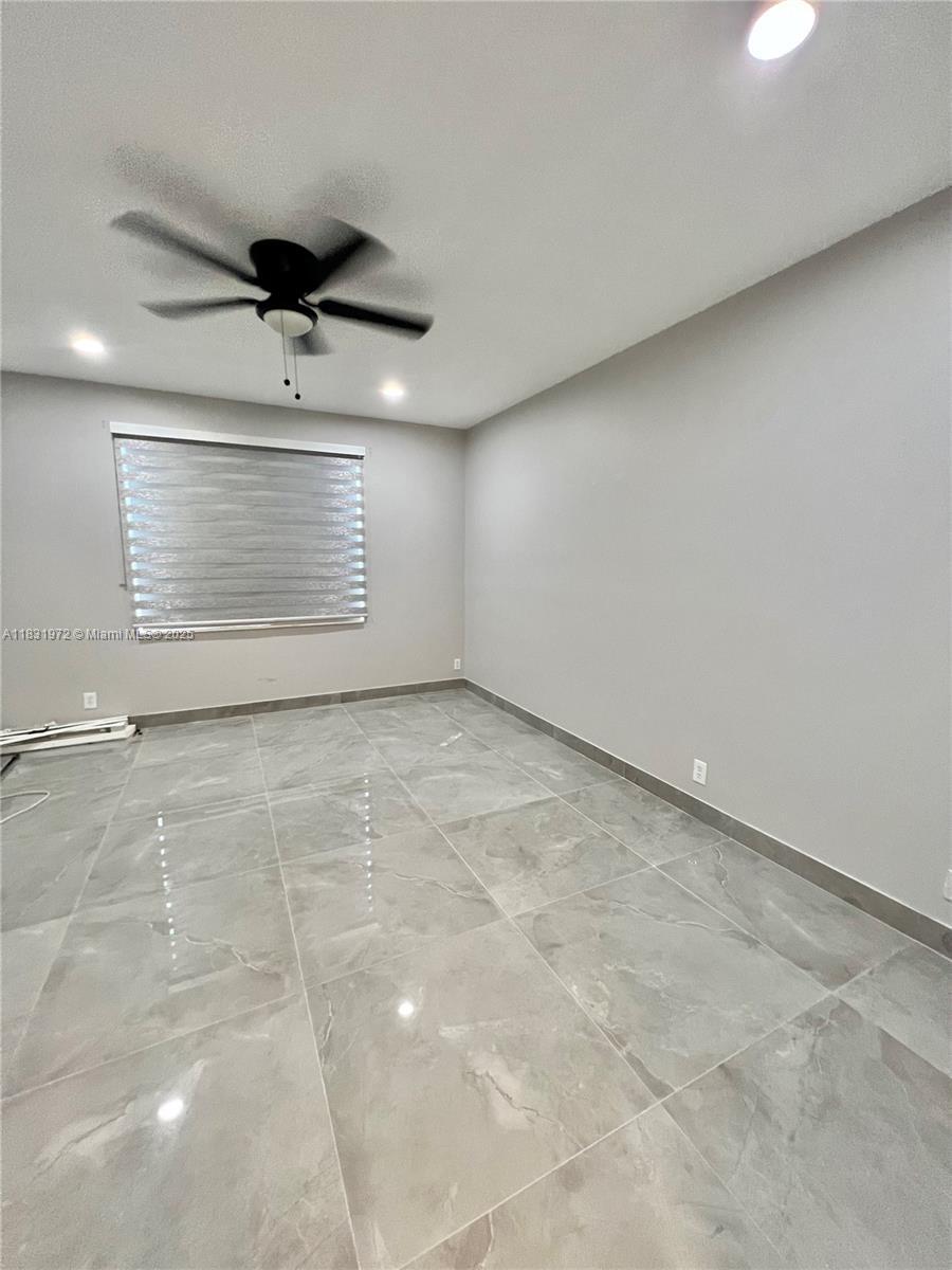 Building Photo - 3810 SW 51st St