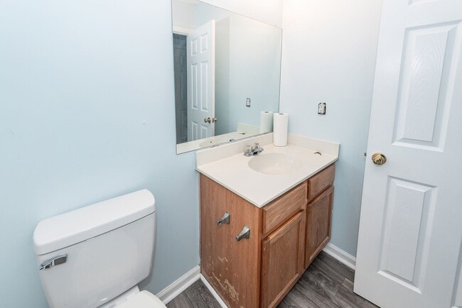 Building Photo - 4 Bedroom, 2 Bathroom Home in Park Hill Pl...
