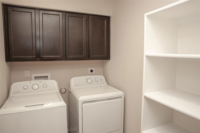 Building Photo - 5334 Cicero Dr