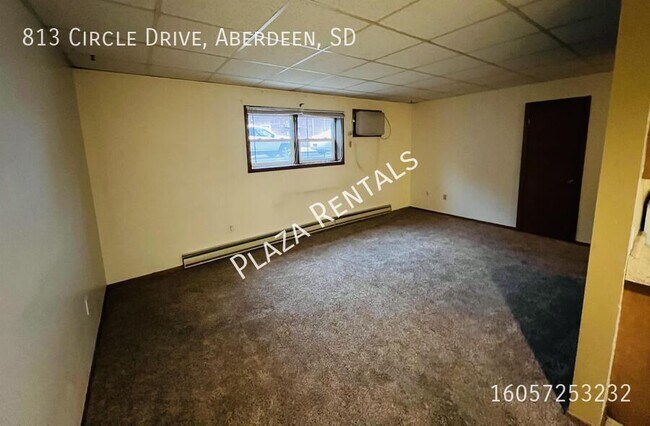 Building Photo - 505 S Washington St