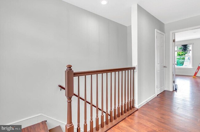 Building Photo - 442 W Hanover St