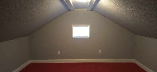 Building Photo - Cute two bed Warren Bungalow