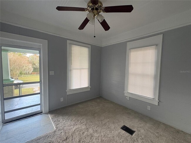 Building Photo - 1122 Gilmore Ave