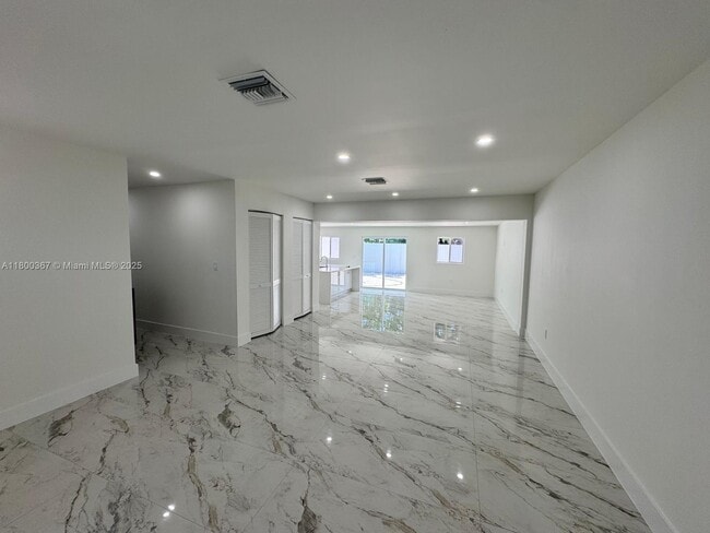 Building Photo - 11000 SW 47th Terrace