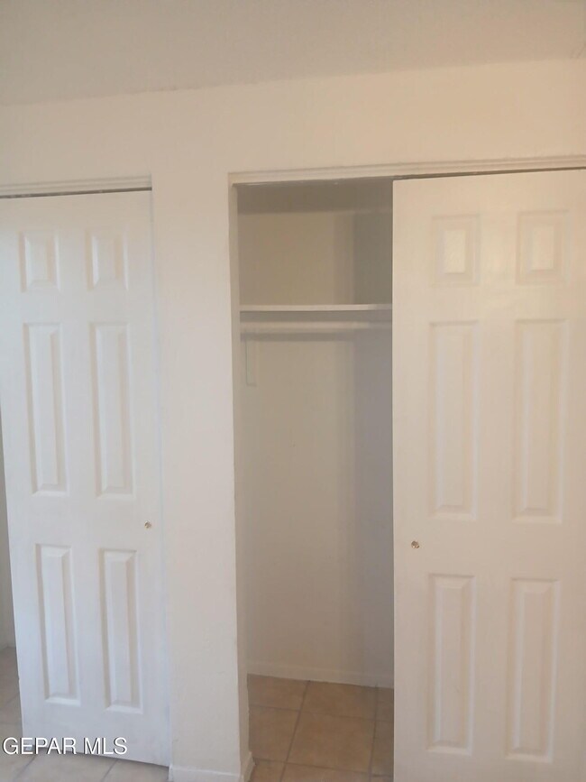 Building Photo - 6057 Morning Glory Cir