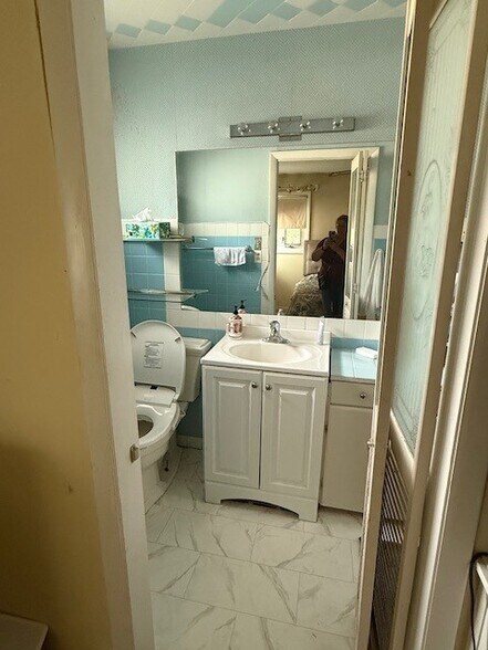 Master Bath 3 - 4722 Locust Ave