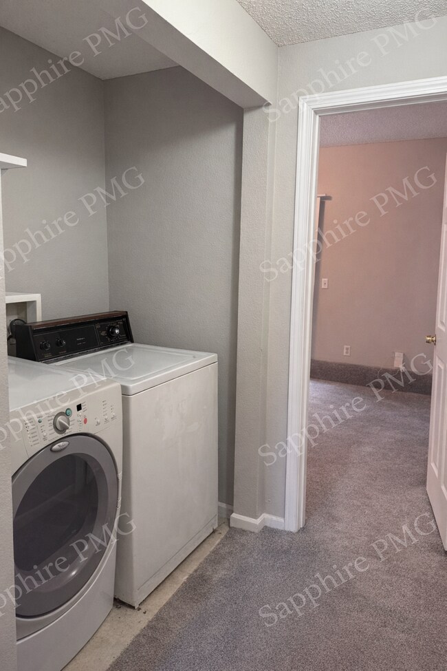 Building Photo - 5644 N Anita Ave