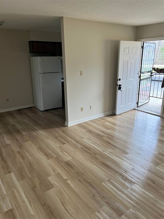 Building Photo - 1420 Hill St