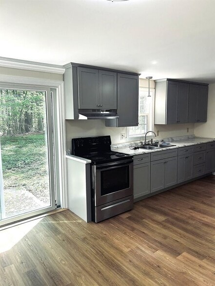 Building Photo - 15 Deerwood Dr