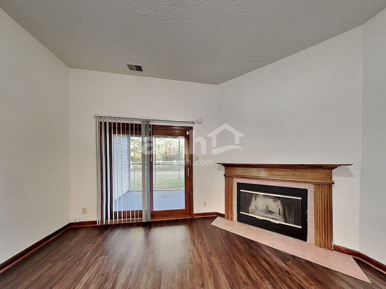 Building Photo - 9940 Wellcroft Ln