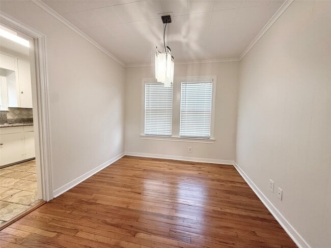 Building Photo - 813 Gale St