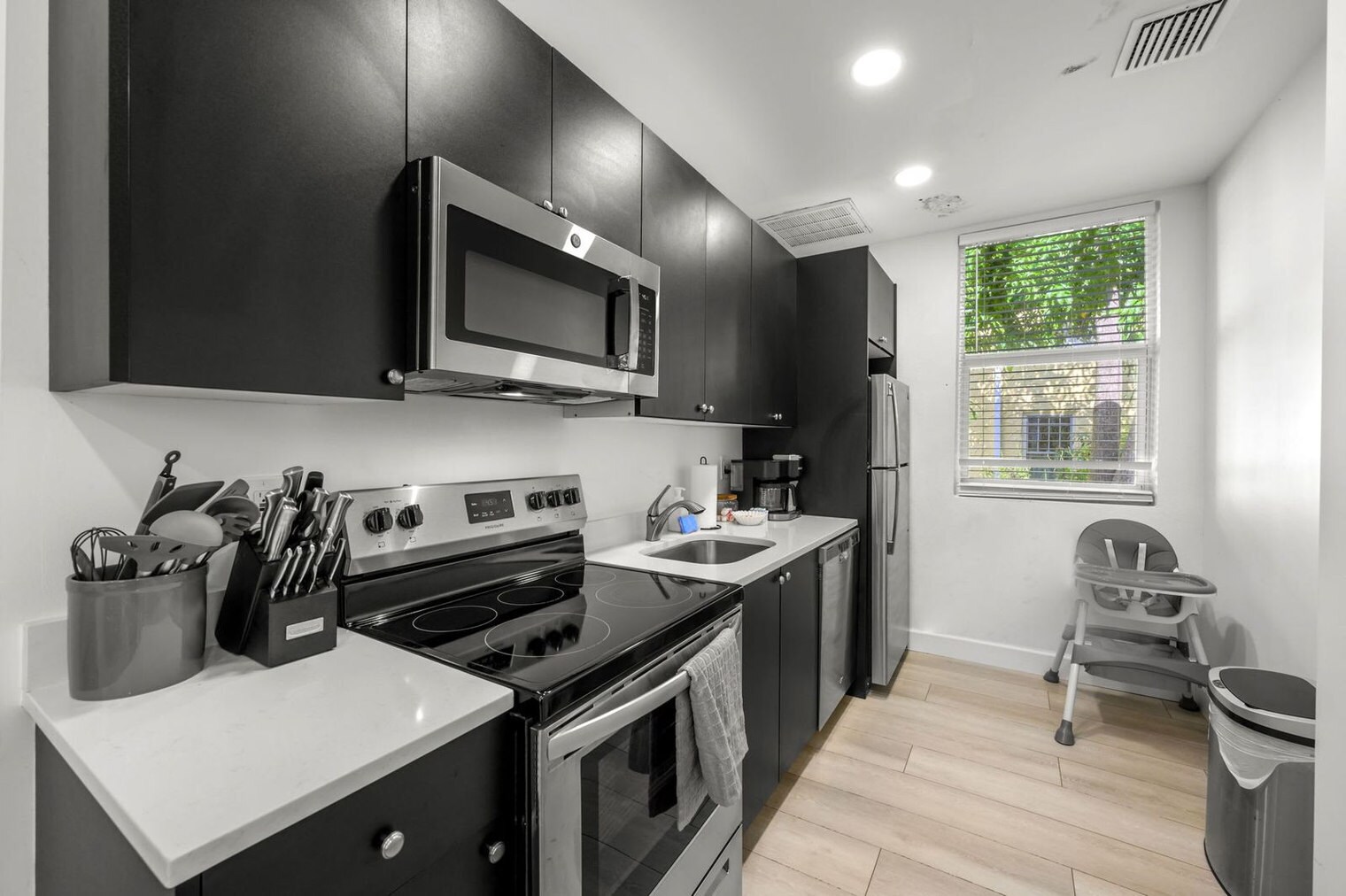 Building Photo - 1862 6th St