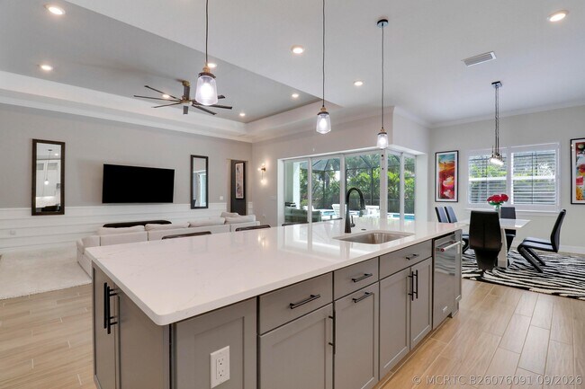 Building Photo - 10909 Stellar Cir