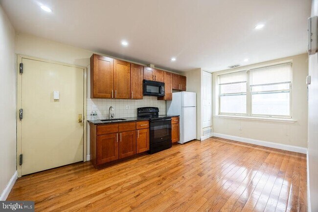 Building Photo - 4706 Chestnut St