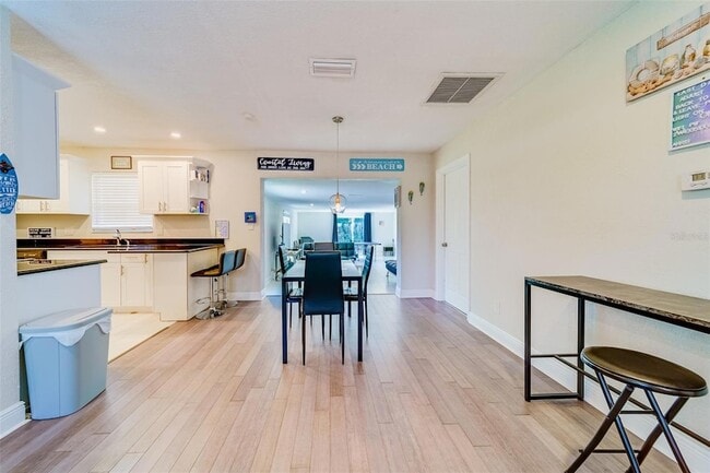 Building Photo - 11472 Park Blvd