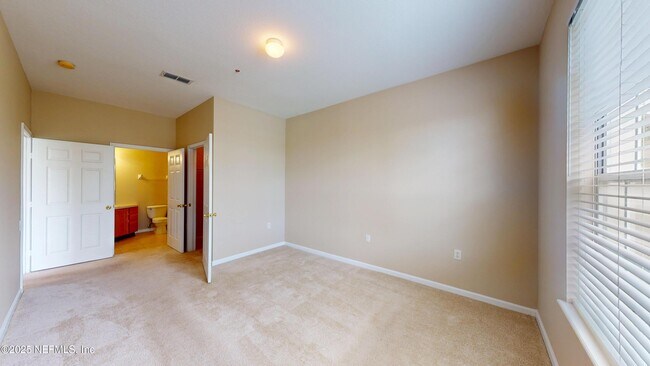 Building Photo - 7990 Baymeadows Cir E