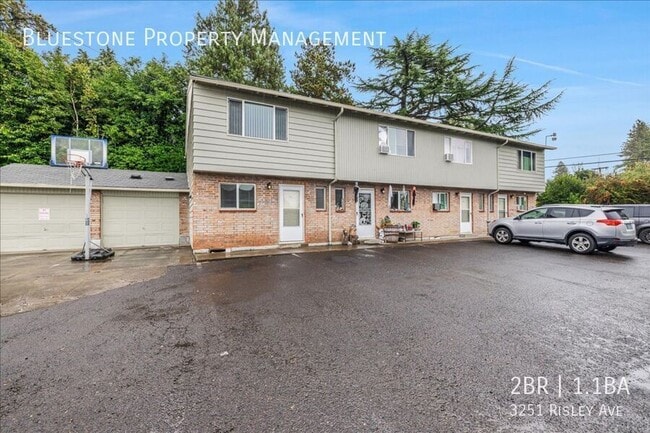 Building Photo - 3251 SE Risley Ave