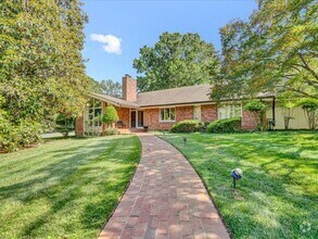 Building Photo - Beautiful Rambler Ranch With Pool!
