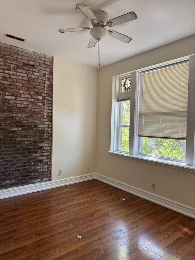 Building Photo - 2027 Russell Blvd