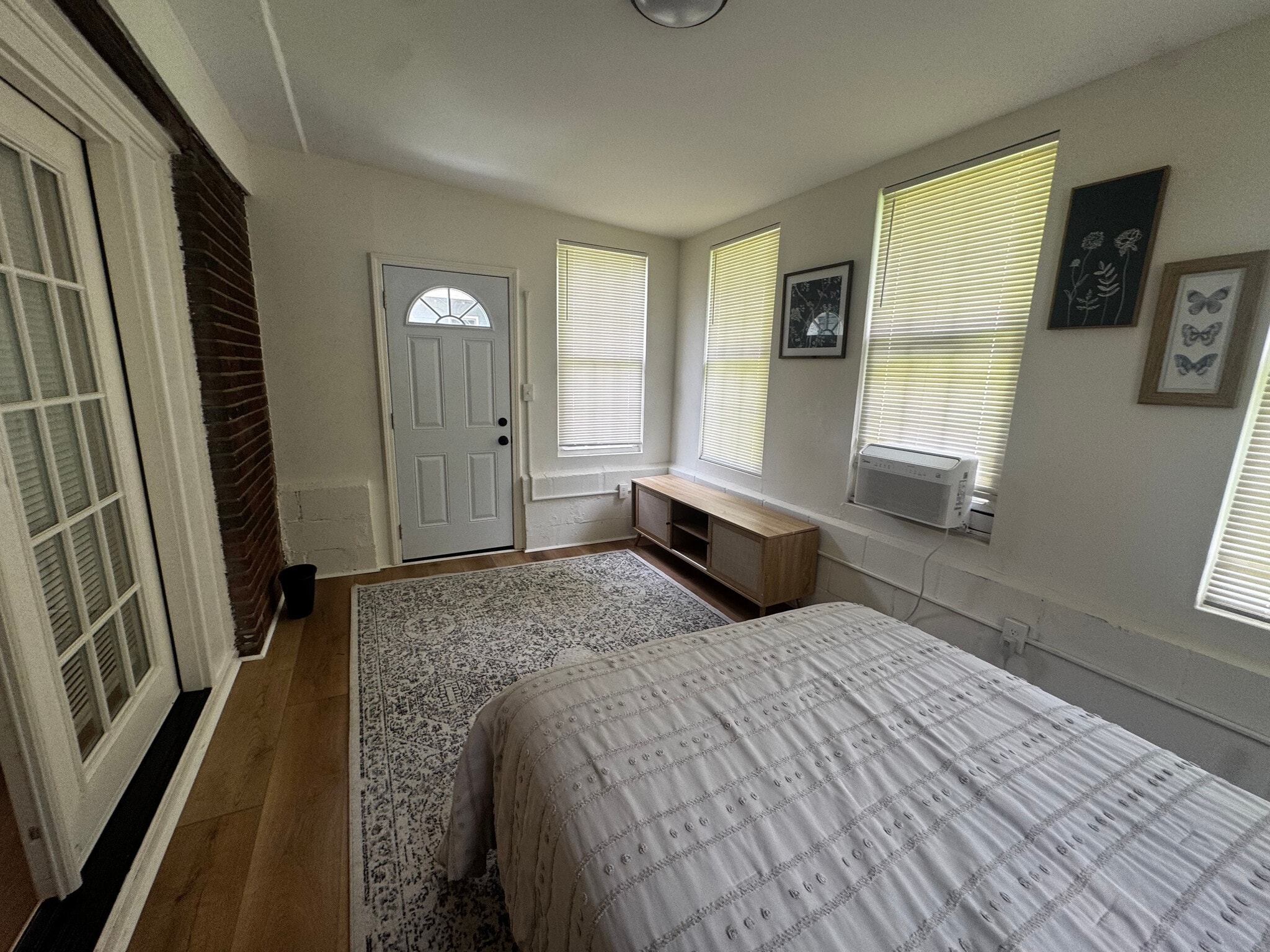Building Photo - Room in Single Family Home on Evans Dr SW
