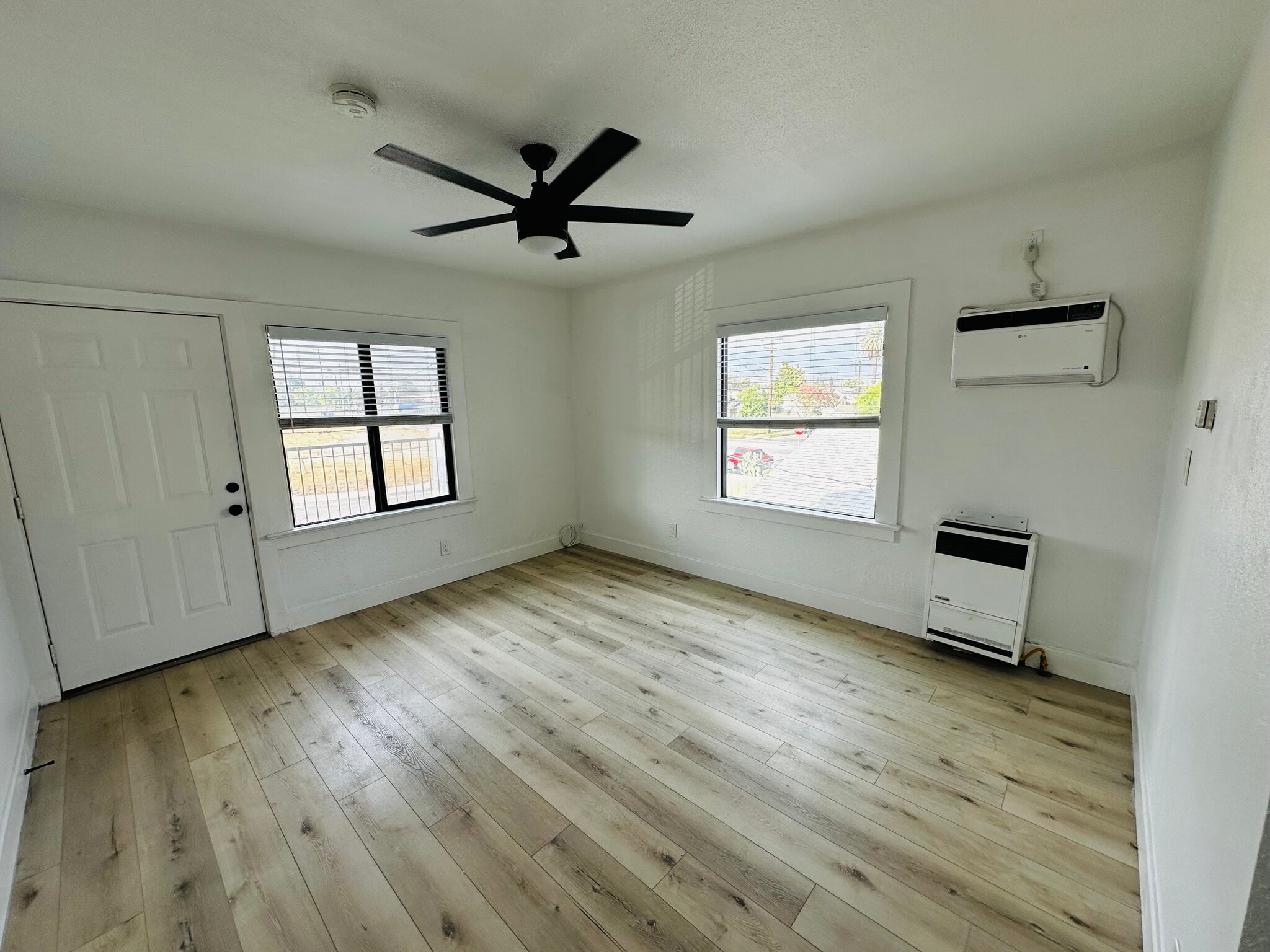 Building Photo - 823 W Orange St