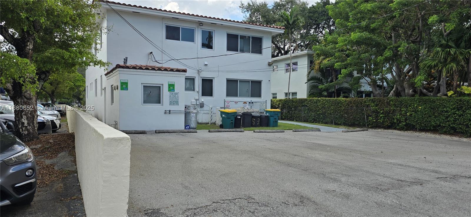Building Photo - 3915 Ponce de Leon Blvd
