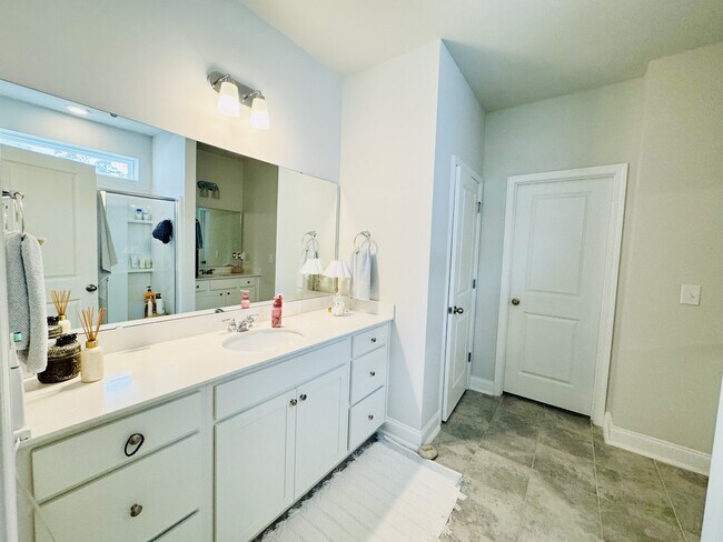 Building Photo - 2464 Campton Lp