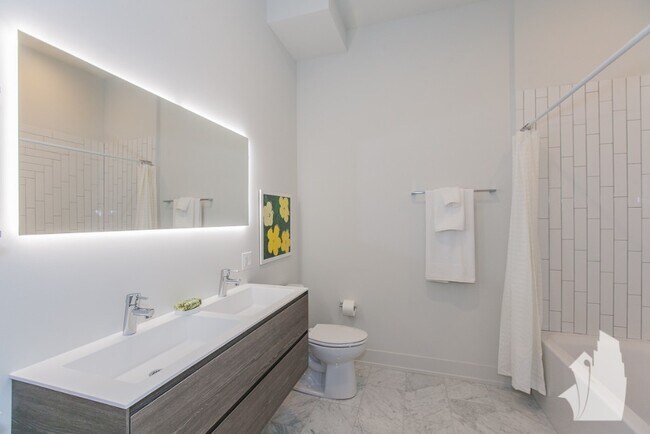 Building Photo - 853 North Larrabee #405 - Studio river North