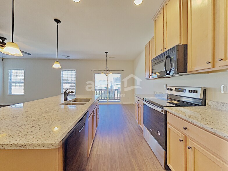 Building Photo - 2215 Ambergate Dr