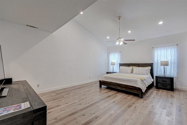 Building Photo - 8077 El Mundo St