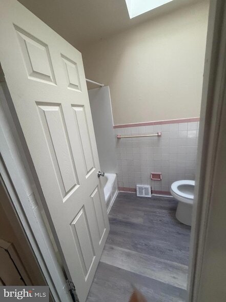 Building Photo - 1336 E Upsal St